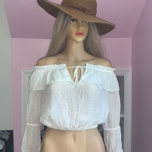 NWOT off shoulder long sleeve crop top